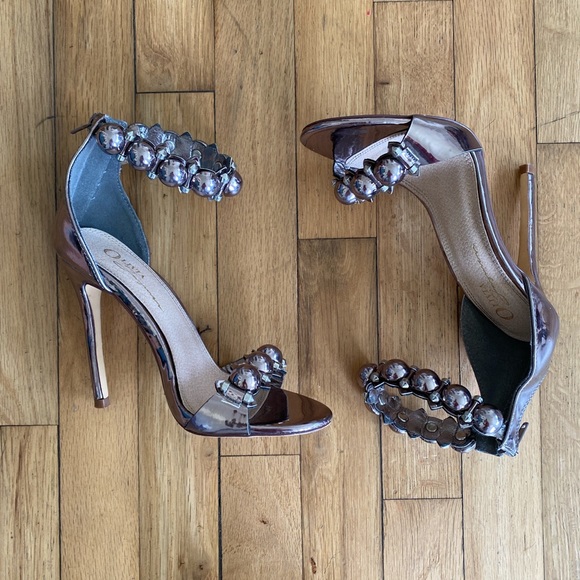 Metallic Silver Bomb Heels💣 - Picture 4 of 8